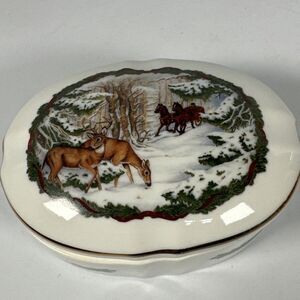 1986 Heritage House | Melodies of White Christmas Musical Jewelry Box Porcelain